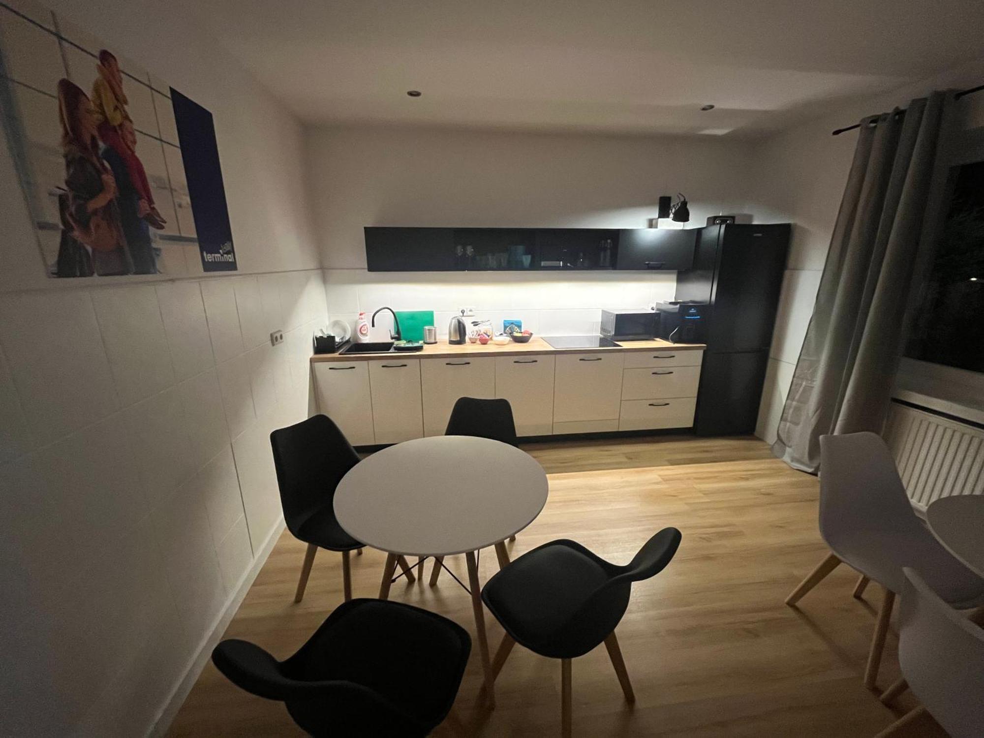 Terminal Family Airport Hostel Poznań Kültér fotó