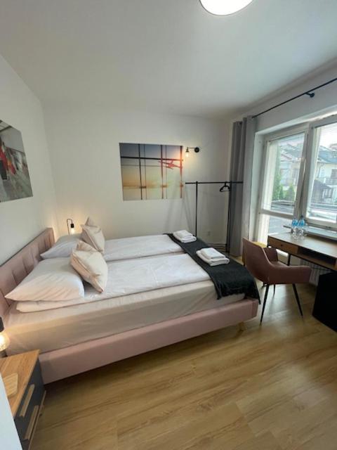 Terminal Family Airport Hostel Poznań Kültér fotó