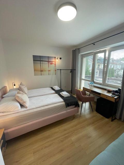 Terminal Family Airport Hostel Poznań Kültér fotó