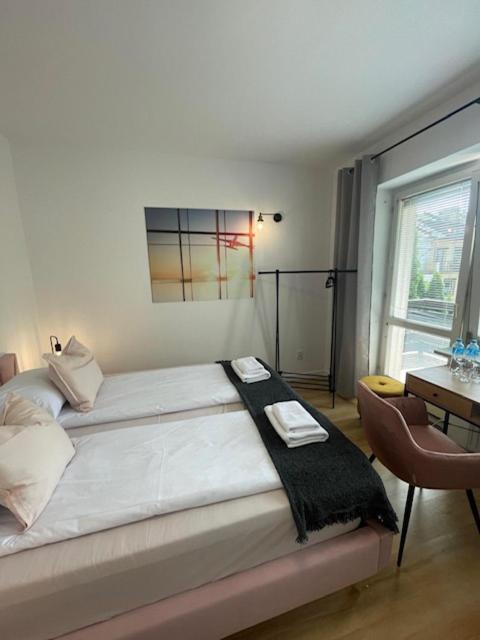 Terminal Family Airport Hostel Poznań Kültér fotó