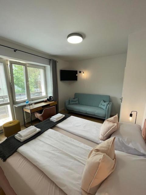Terminal Family Airport Hostel Poznań Kültér fotó