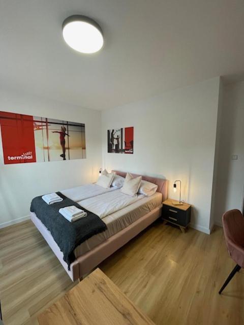 Terminal Family Airport Hostel Poznań Kültér fotó