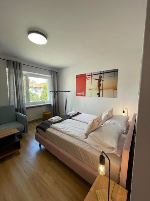 Terminal Family Airport Hostel Poznań Kültér fotó