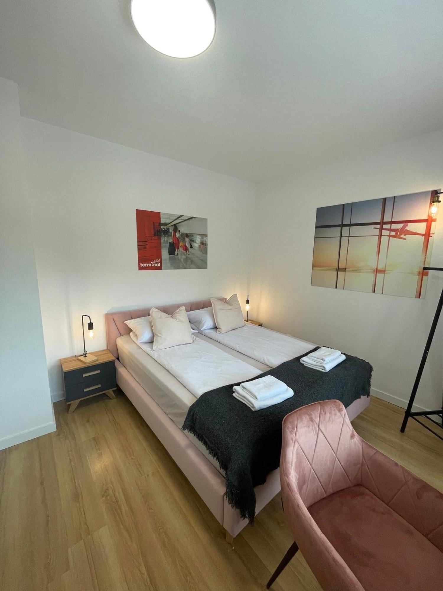 Terminal Family Airport Hostel Poznań Kültér fotó