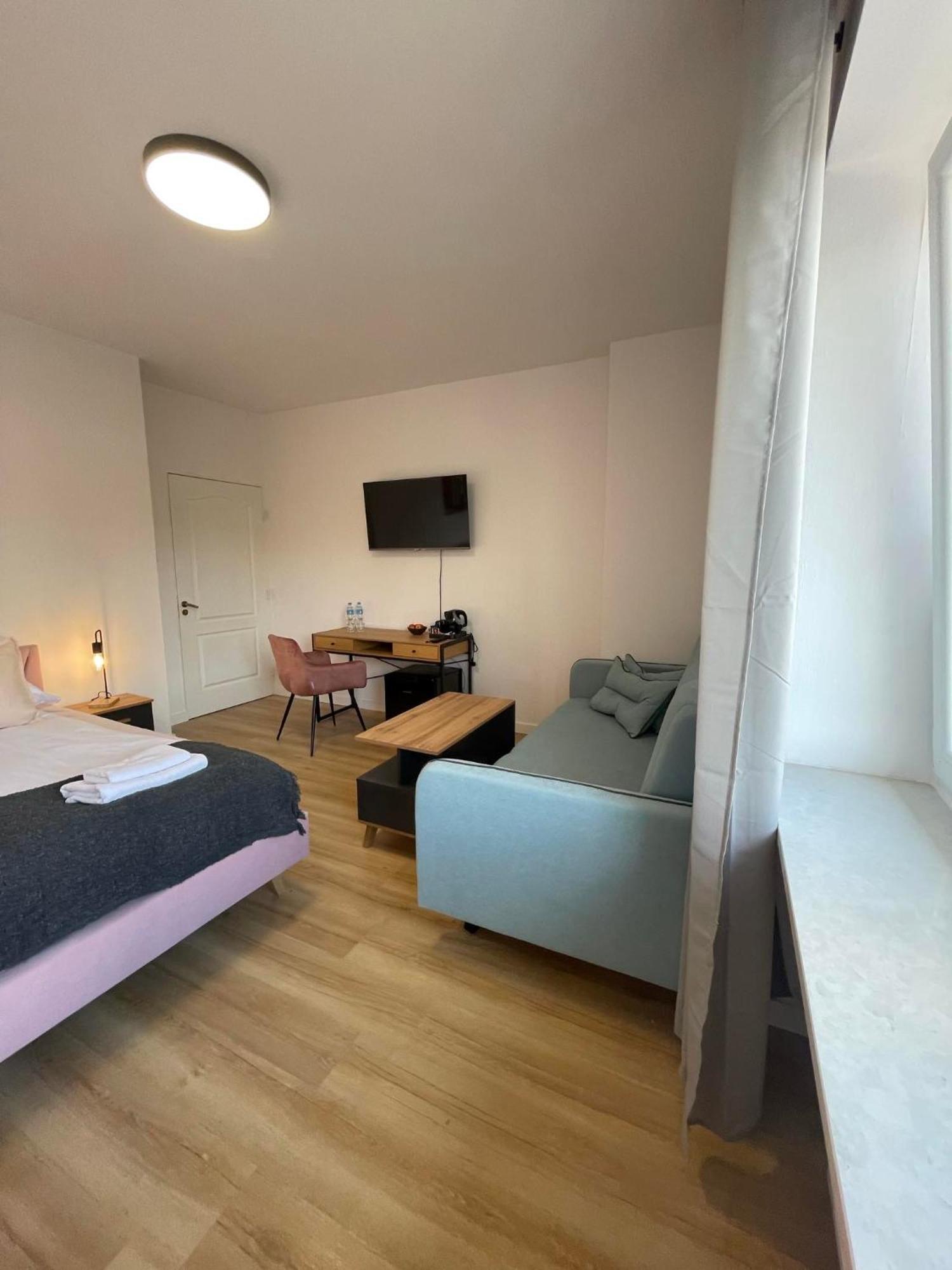 Terminal Family Airport Hostel Poznań Kültér fotó