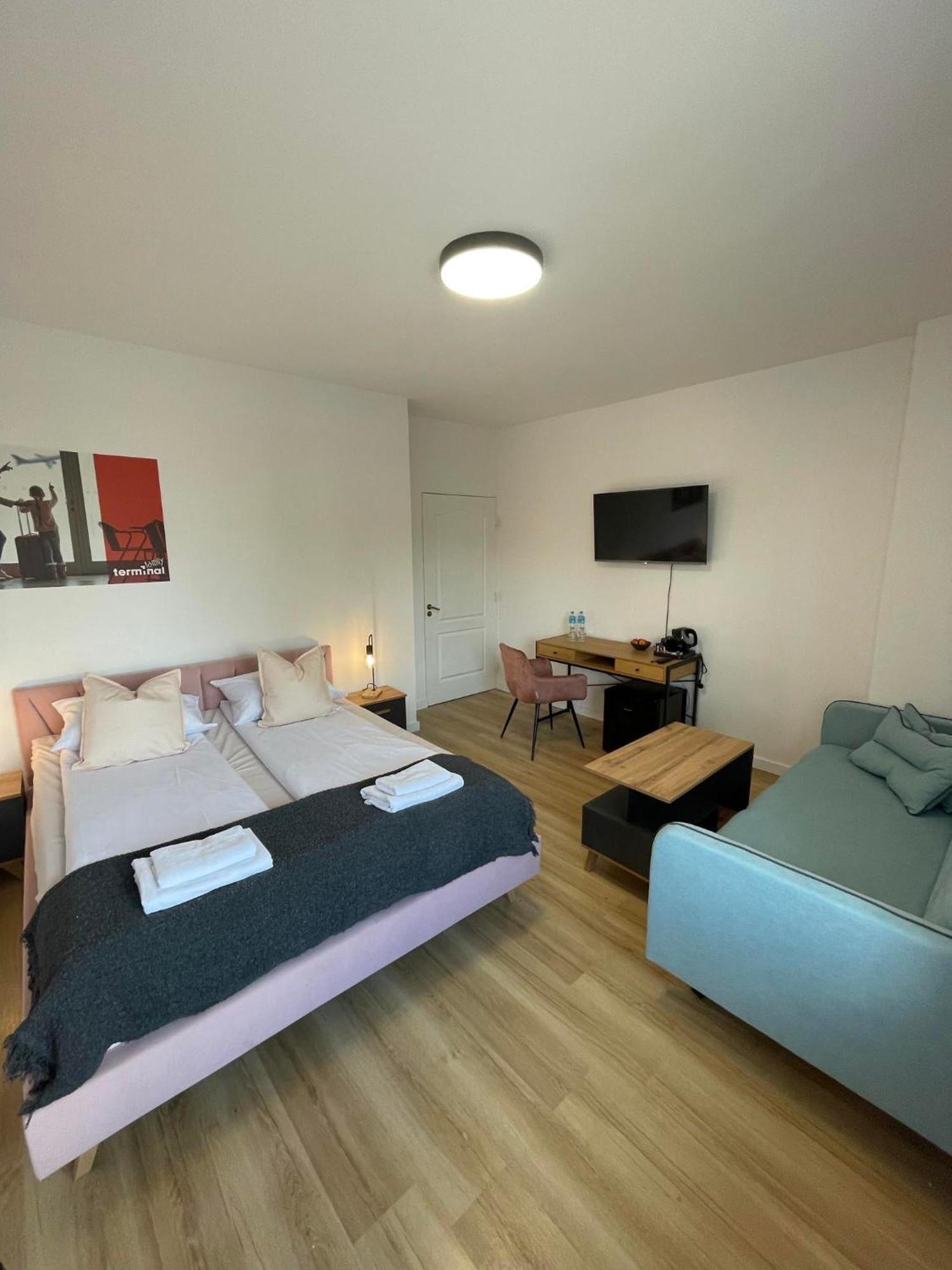 Terminal Family Airport Hostel Poznań Kültér fotó